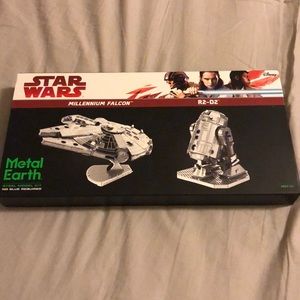 Brand new Star Wars millennium falcon & R2/D2